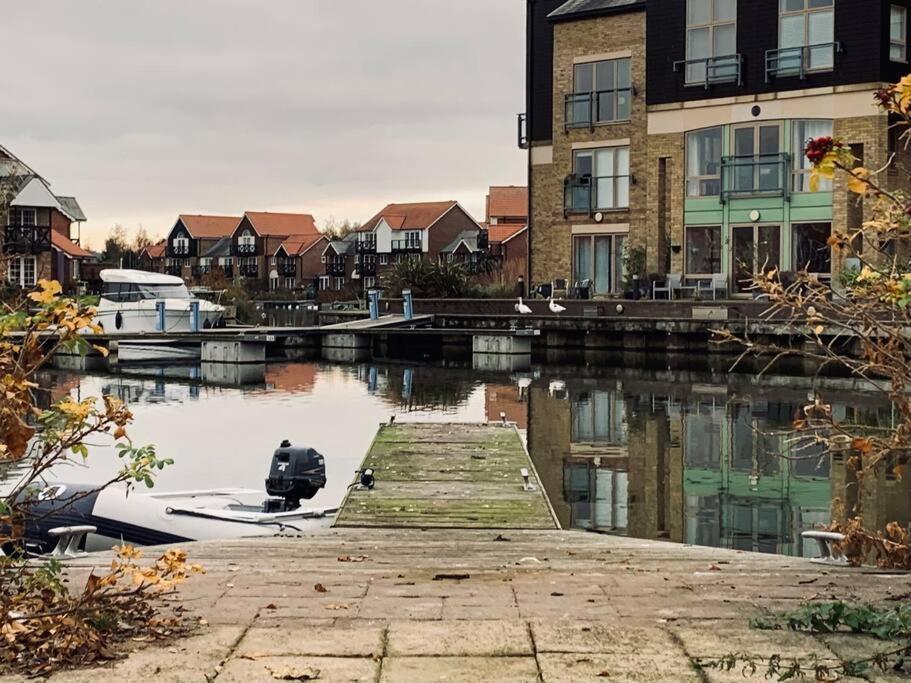 Waterside Townhouse With Balcony And Marina View Lägenhet Skellingthorpe Exteriör bild